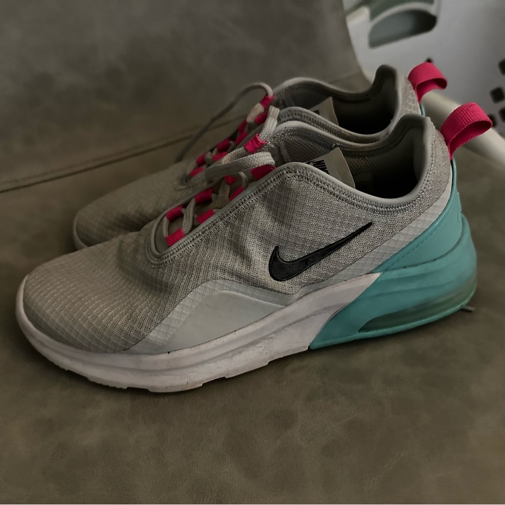 Women’s Air Max pink & teal